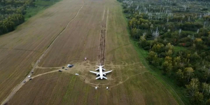 a320 ra 73805 ural airlines field 1