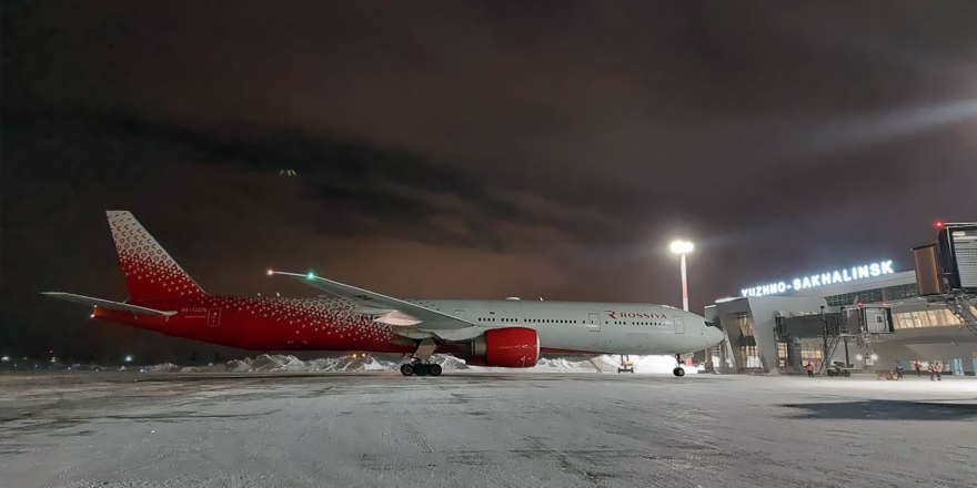 b777