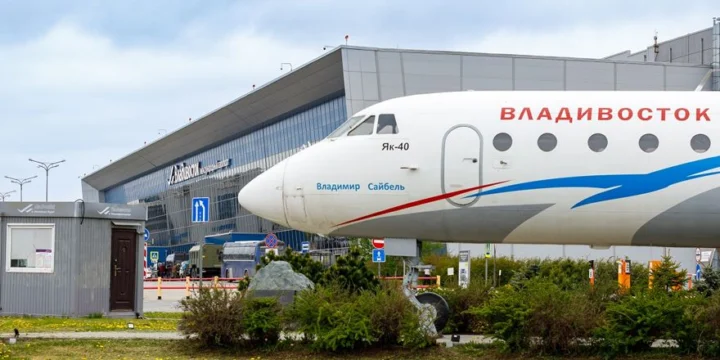 vladivostok airport yak 40