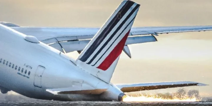 a350 rwy strike toronto air france
