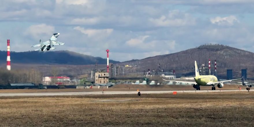 Второй самолёт SJ-100