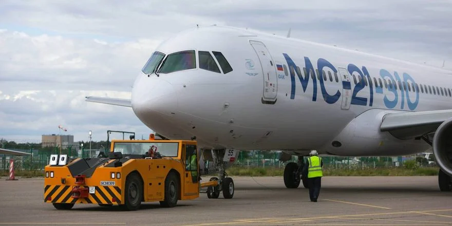mc 21 73055 taxiing