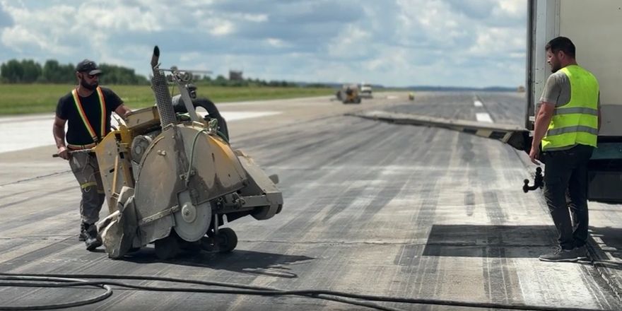 novokuznetsk runway under construction