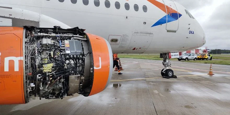 ssj100 azimuth capot engine sam146